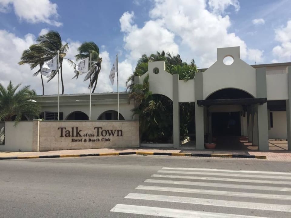Hotelgebäude Talk of the Town Hotel & Beach Club