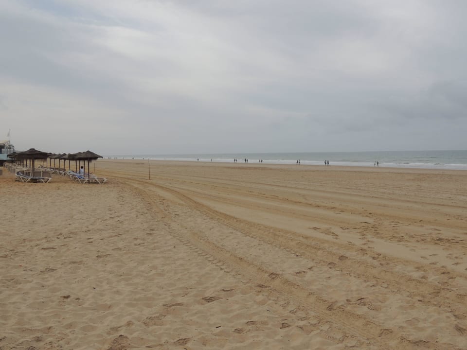 Der weitläufige Strand  Hipotels Barrosa Garden