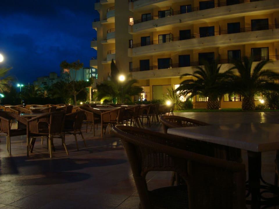 Abendstimmung auf der Terrasse allsun App.-Hotel Orient Beach