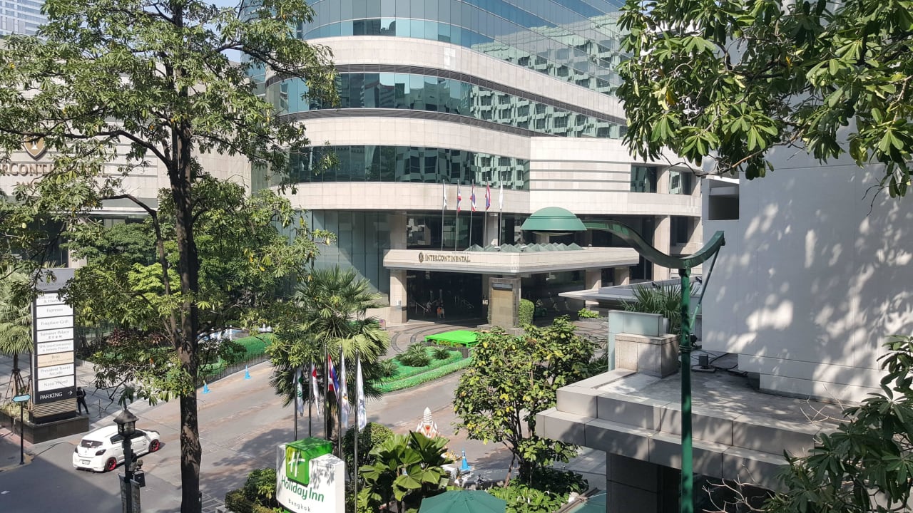 Nebenan ein Holiday Inn InterContinental Bangkok