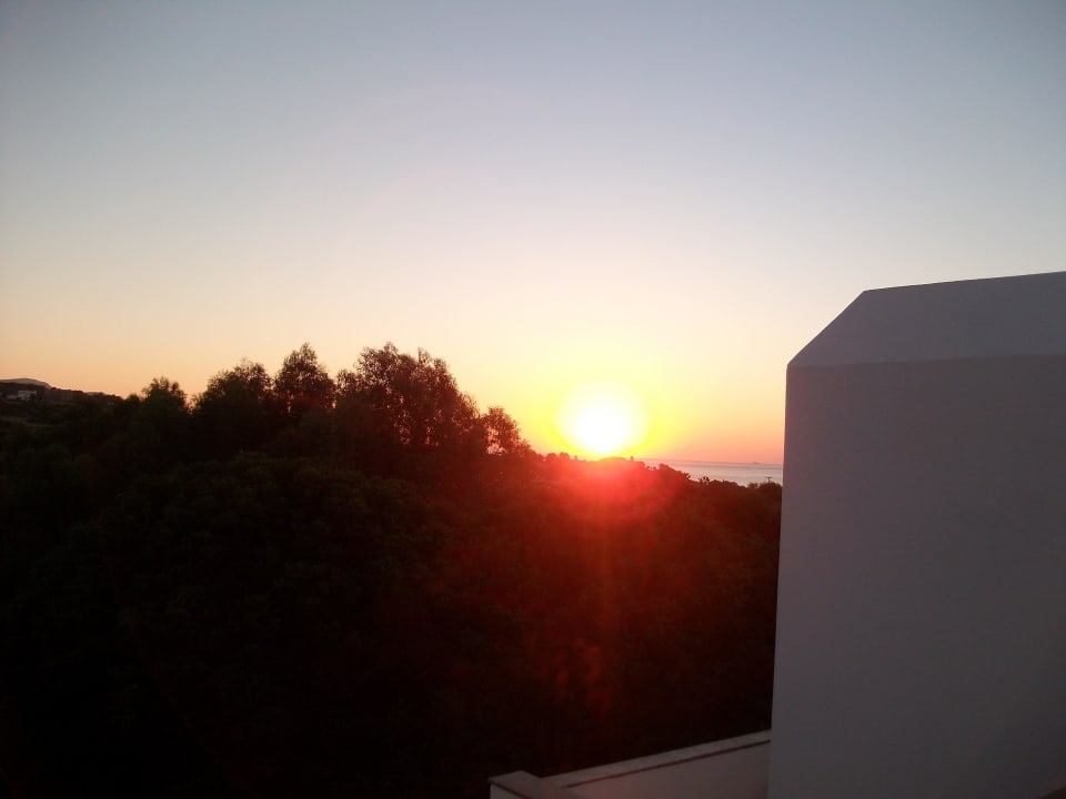 Sonnenaufgang im Meer vom Balkonn Ekaterini Hotel