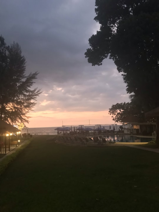 Strand Hive Khaolak Beach Resort