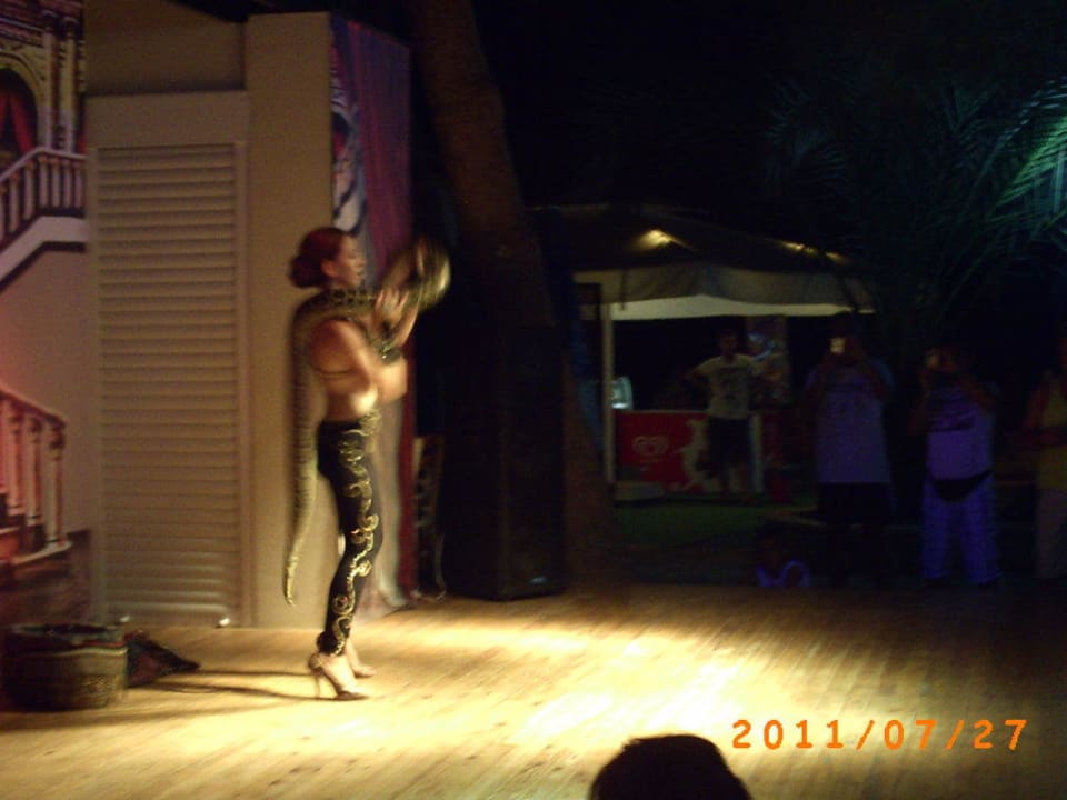 Schlangentanz Hotel Sirma