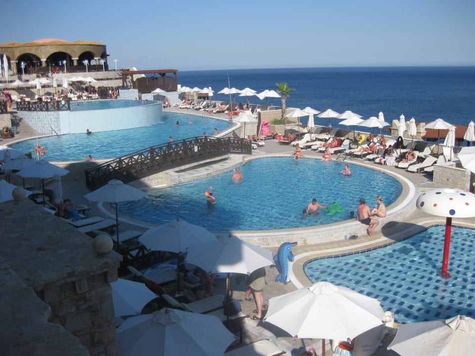 Poolanlage im Horizon Royal Hotel Kalithea Horizon Royal