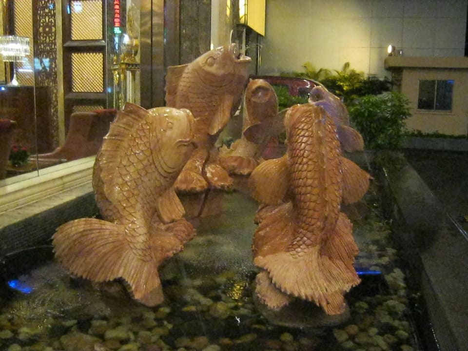  Fishy Fountain at Entrance Hotel Windsor Plaza
