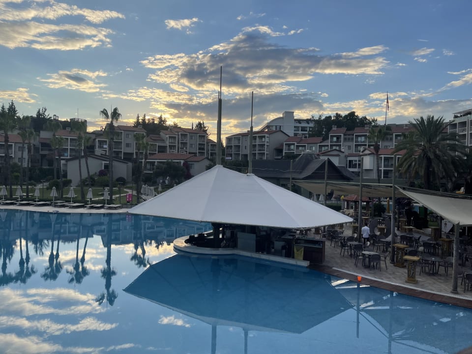Pool Arum Barut Collection