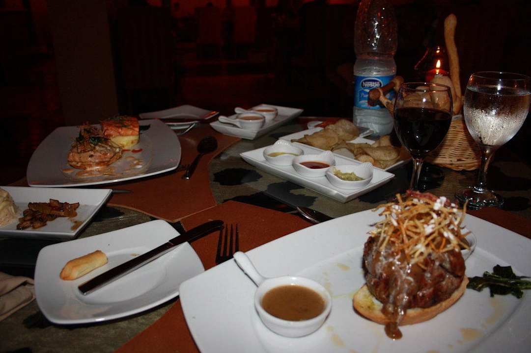 Herrlich Speisen im Ofogo Ghazala Beach