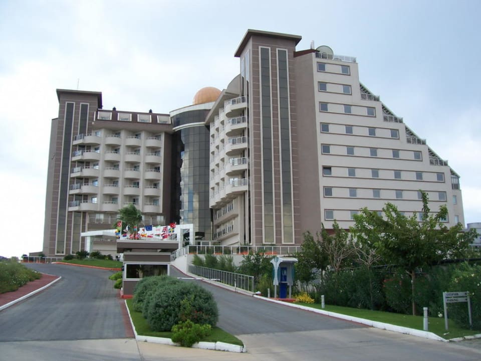 Hotelauffahrt Saturn Palace Resort Hotel