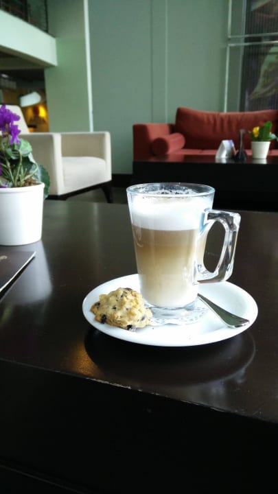 Koffie bij lobbybar Limak Lara Deluxe Hotel & Resort