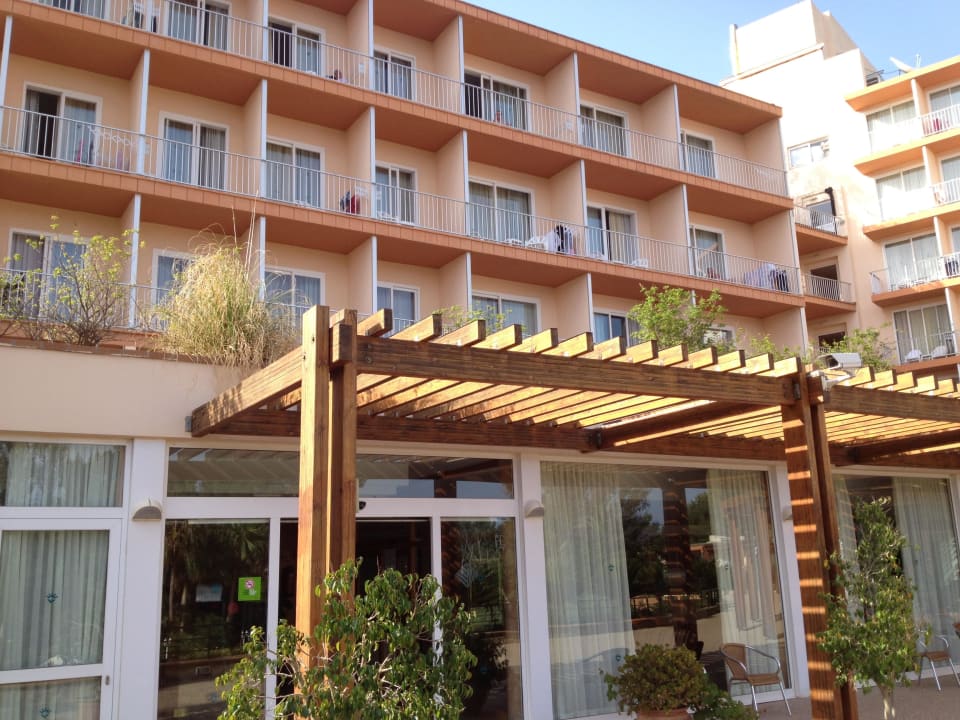 Der Haupteingang Valentin Grand Park Suite Hotel