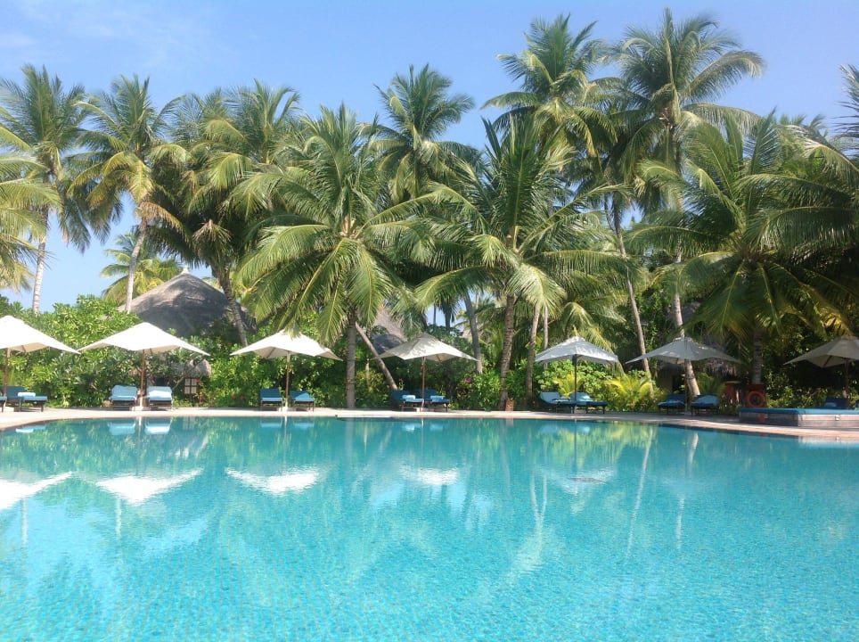 Süßwasserpool ca. 38 °C Veligandu Maldives Resort Island