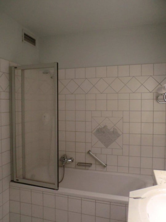 Die Suite als Ersatz das Bad auch nicht sauber Wyndham Garden Lahnstein Koblenz Hotel