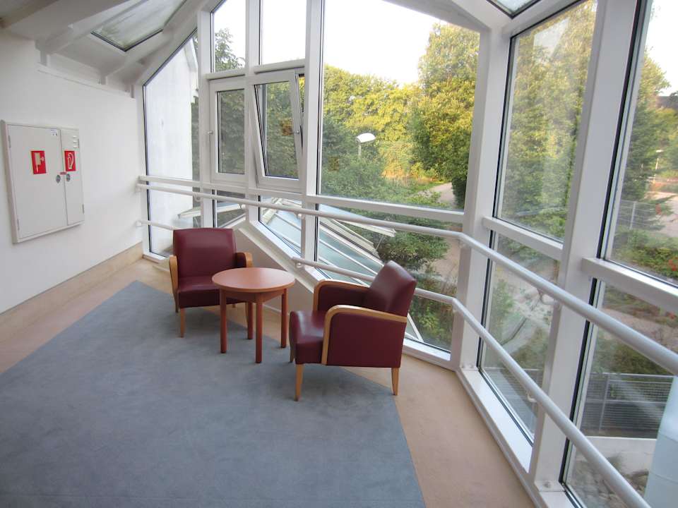 Ruhebereich im Gang 2. OG Leonardo Hotel Hamburg Airport