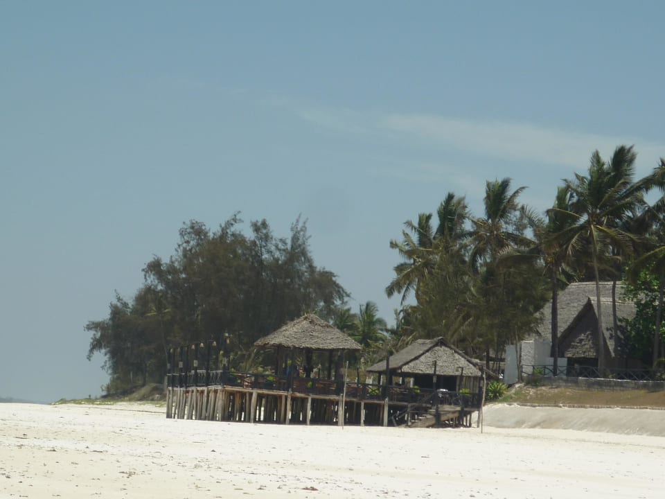 Pomost i bar na plaży Kilifi Bay Beach Resort