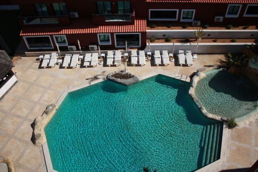 View of both swimming pools Topázio Vibe Beach Hotel & Apartments