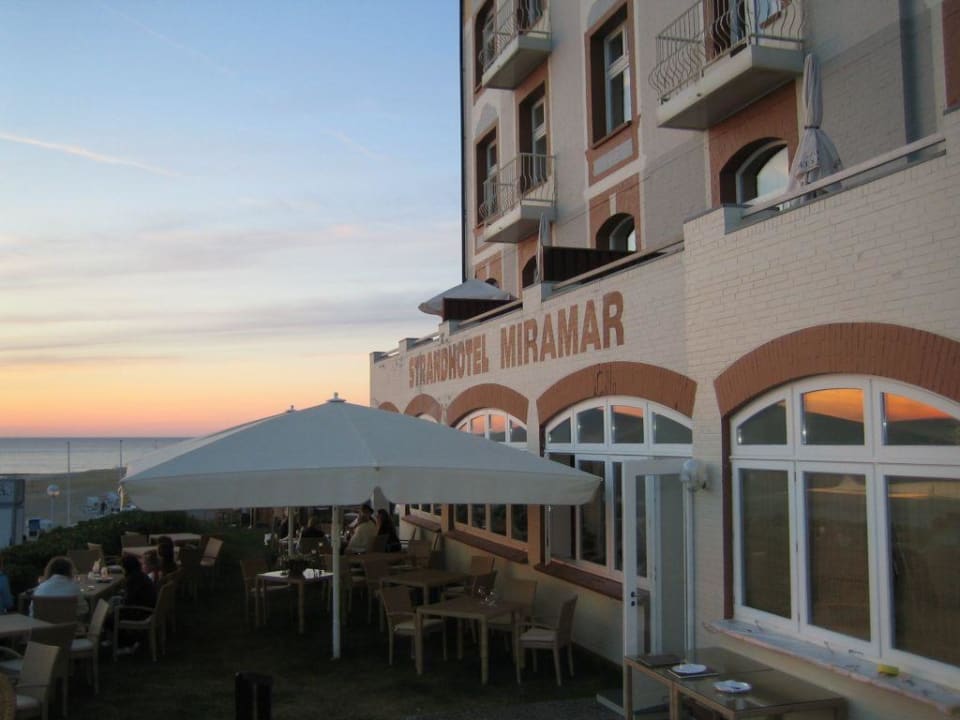 Terrasse vor dem Restaurant Hotel Miramar
