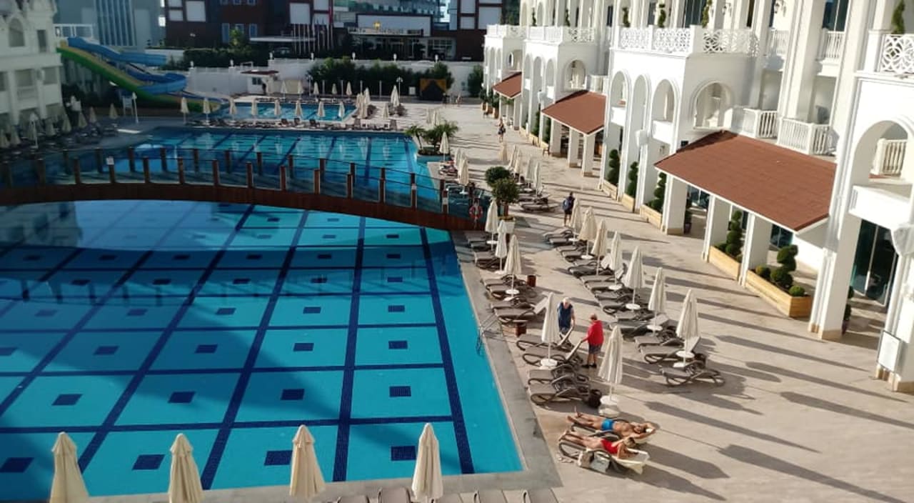Pool Oz Hotels Side Premium