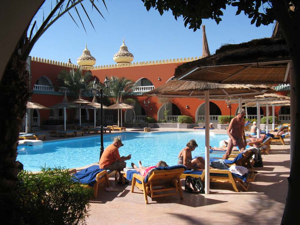 Один из бассейнов Pickalbatros Alf Leila Wa Leila Resort - Neverland Hurghada