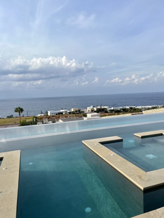 Pool The Royal Senses Resort, Curio Collection by Hilton