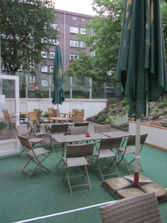 Gemütliche Terrasse PLAZA INN Hamburg Moorfleet