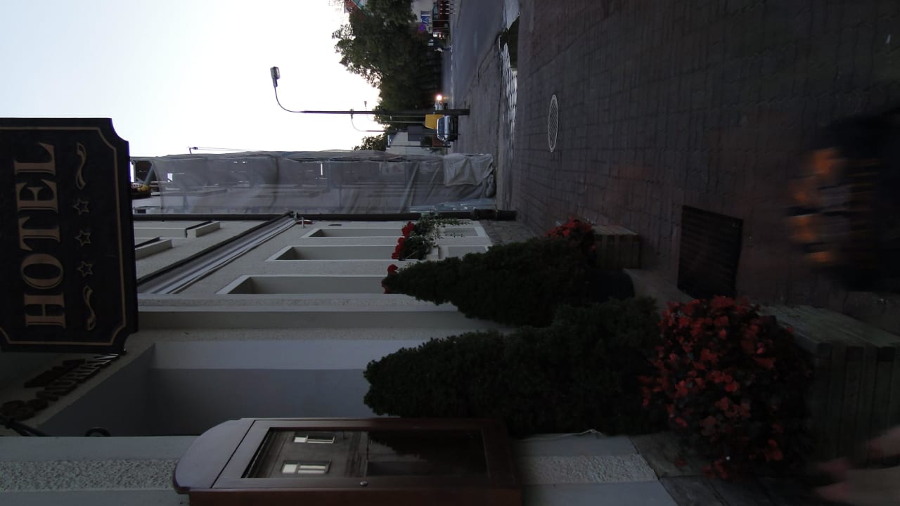 Hotel widok z przodu-wejście Hotel Willa Adriana