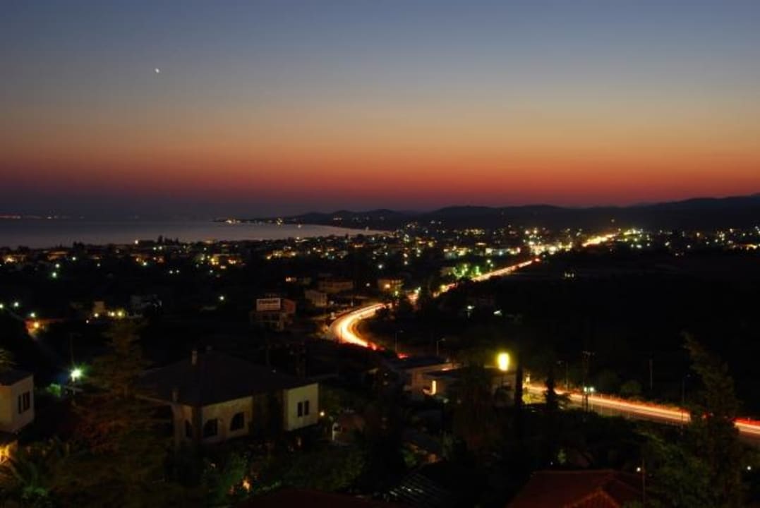 Nikiti am Abend Hotel Geranion Village