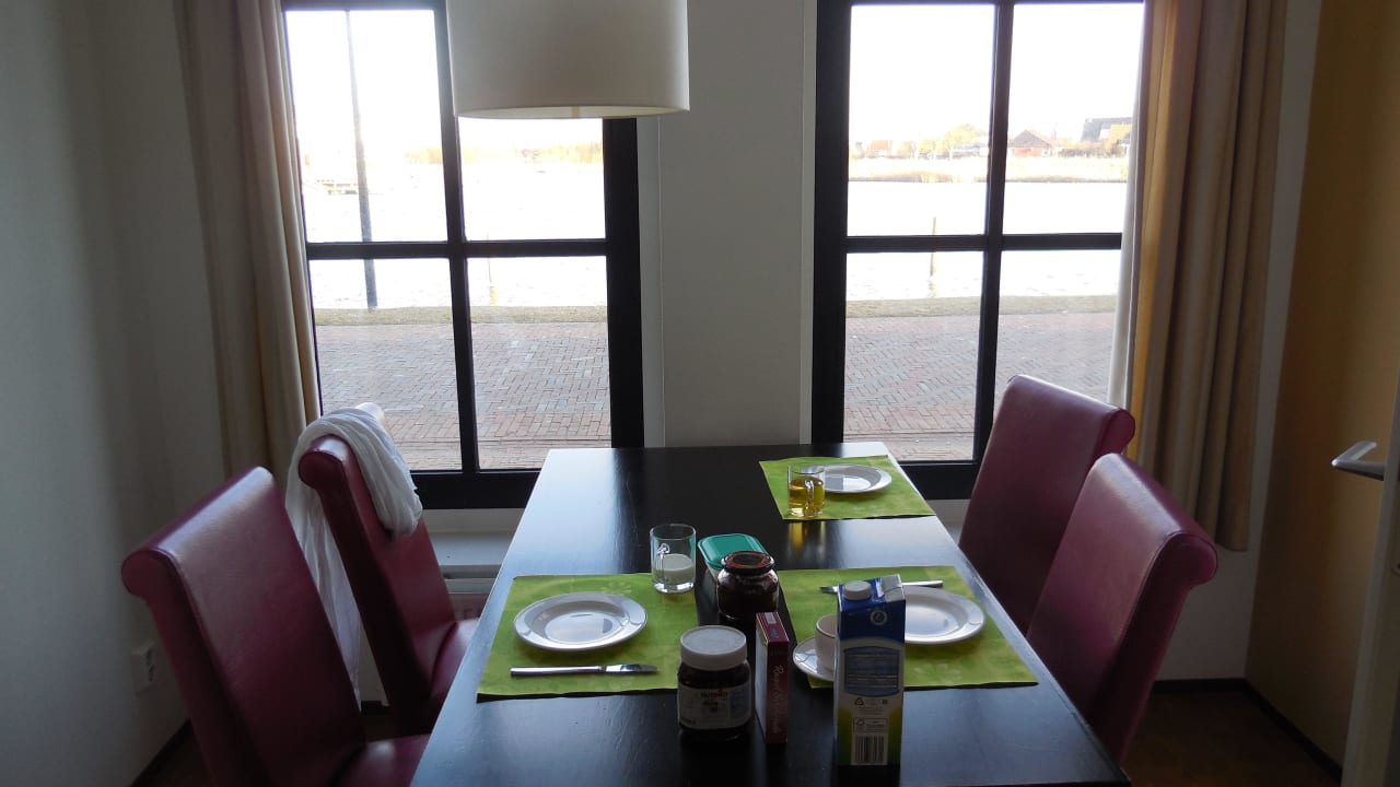 Frühstück mit Blick auf den See Ferienpark Landal Esonstad