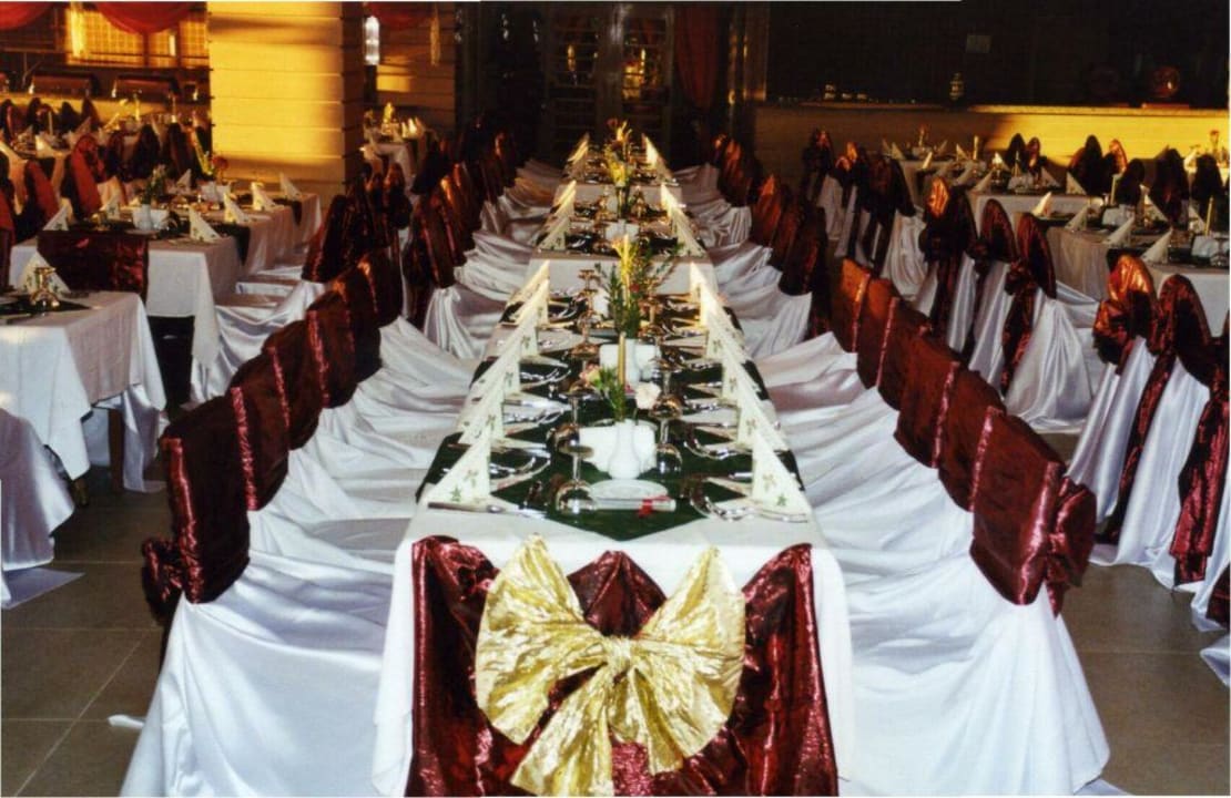 geschmückte Tafel zum Weihnachtsgala-Dinner Trendy Aspendos Beach Hotel