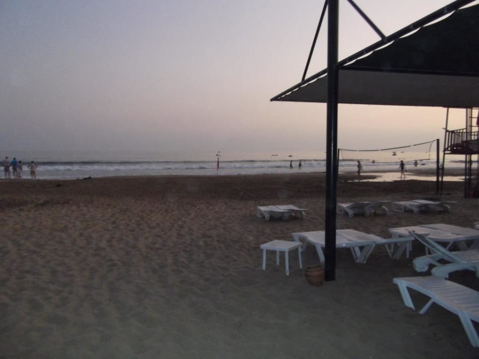 Dämmerung am Strand Side Sun Hotel
