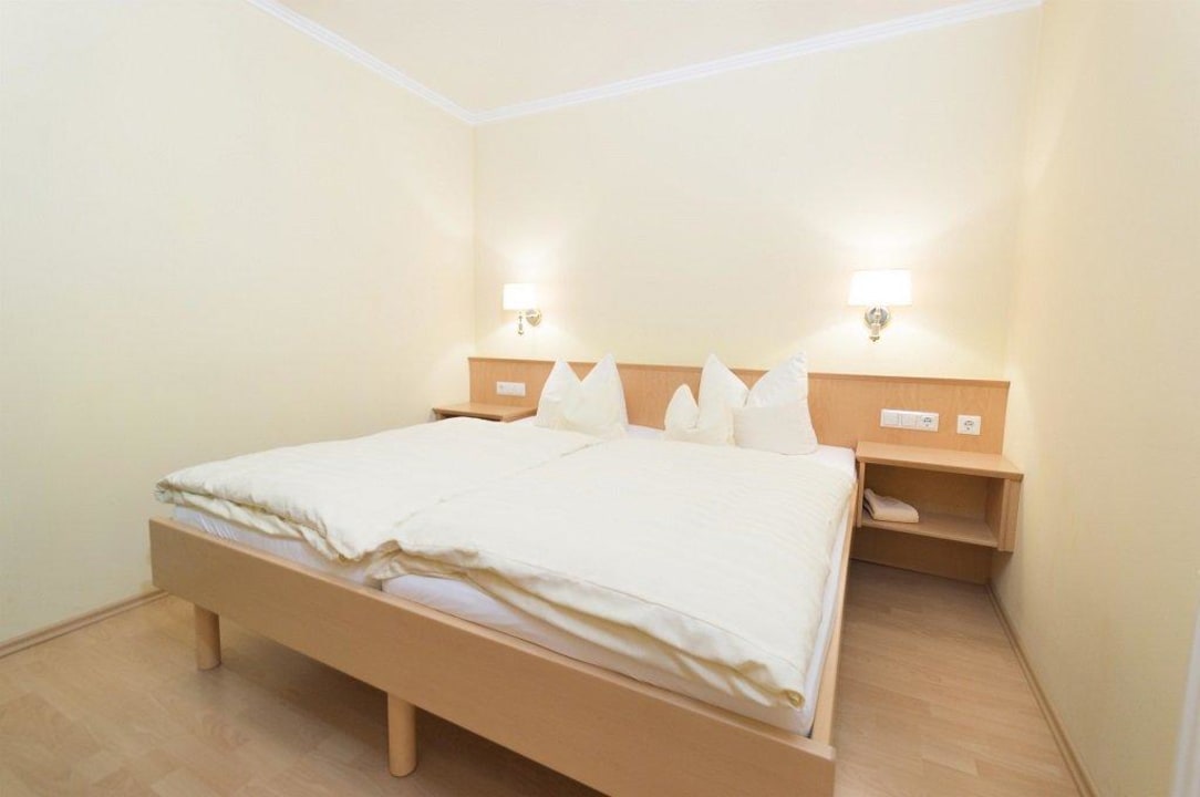 Zimmer 8 Schlafraum  Hotel Gasthaus Glaser
