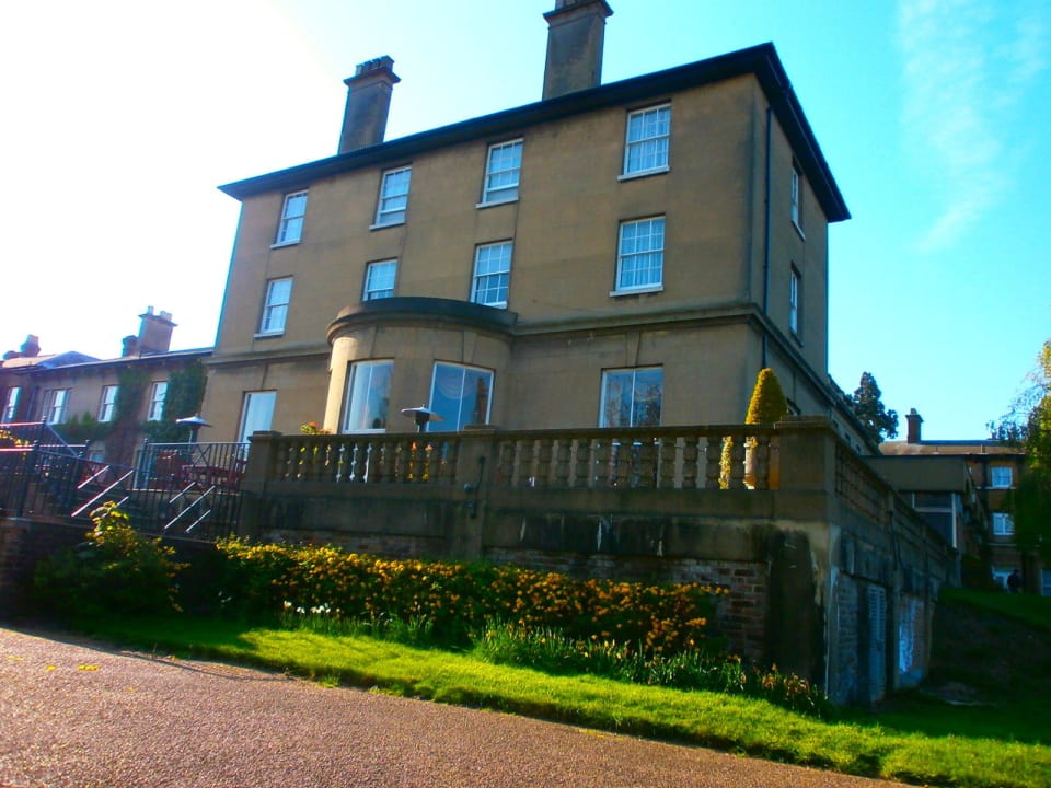 Von hinten Oatlands Park Hotel