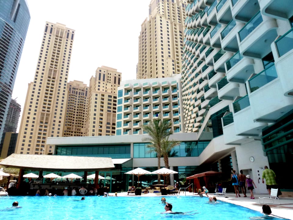 Pool mit Poolbar Hilton Dubai Jumeirah