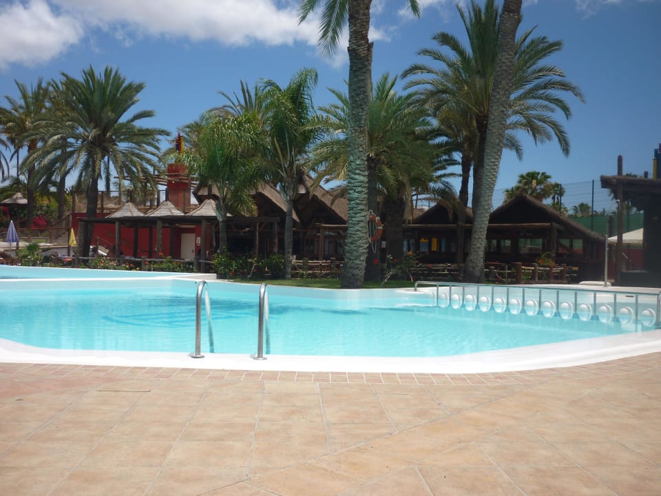 Blick zum Hauptpool HL Miraflor Suites Hotel