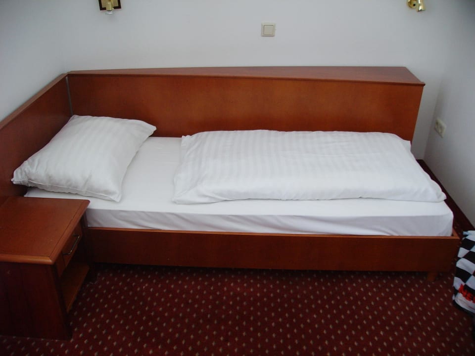 Bett Carlton Opera Hotel