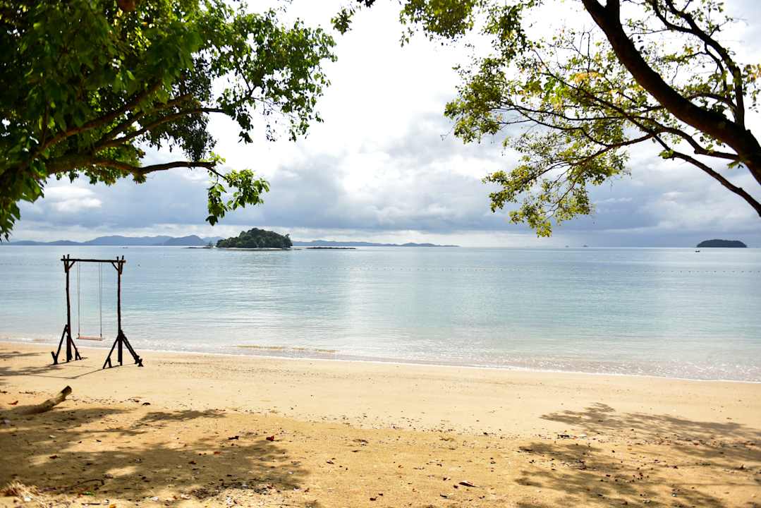 Strand Island Escape Burasari