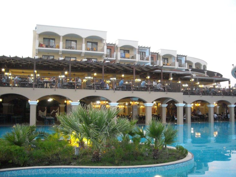 Restauracja i główny basen Lindos Imperial Resort & Spa