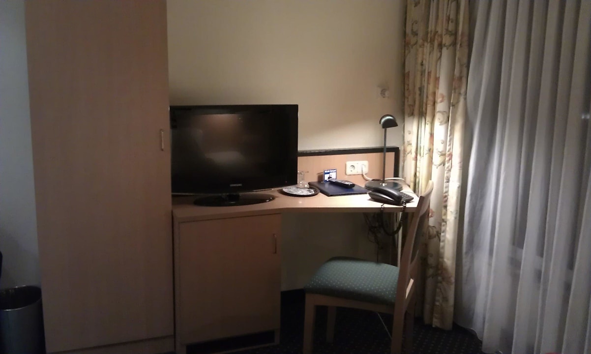 Schreibtisch mit Tv Hotel Präsident