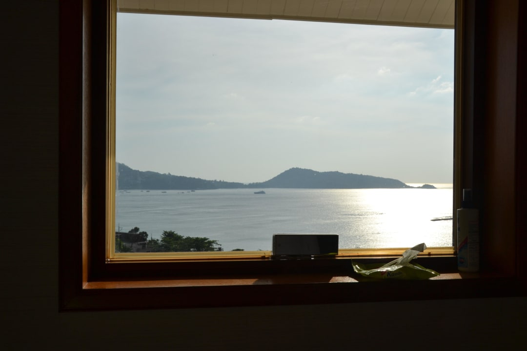 Romantik Suite Ausblick vom WC  Diamond Cliff Resort & Spa, Patong Beach
