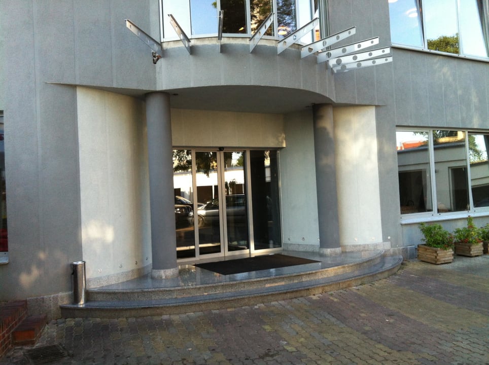 Eingang vom Parkplatz Hotel Euro Kaliski