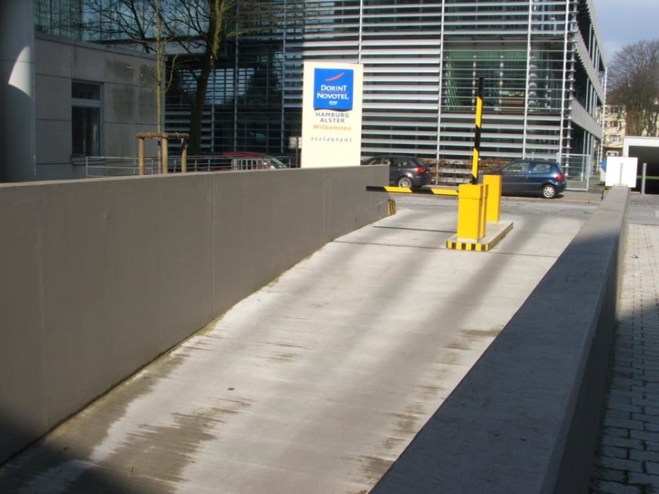 Garageneinfahrt Novotel Hamburg City Alster