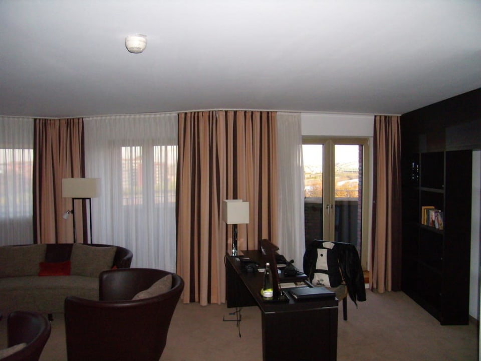 Wohnbereich Suite Lindner Hotel Frankfurt Main Plaza, part of JdV by Hyatt