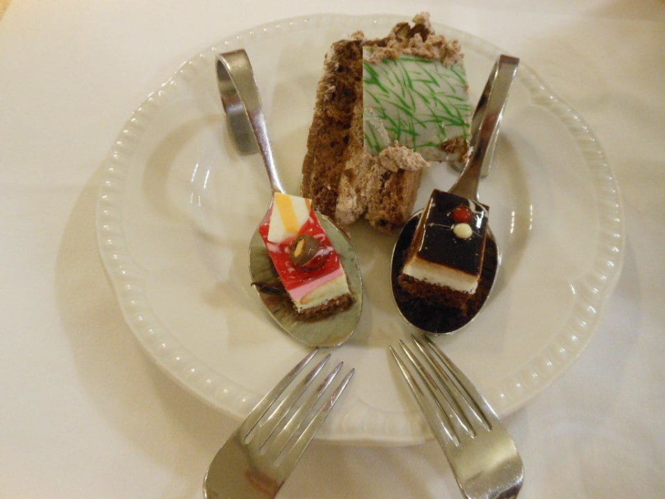 Desserts abends im Hauptrestaurant Susesi Luxury Resort