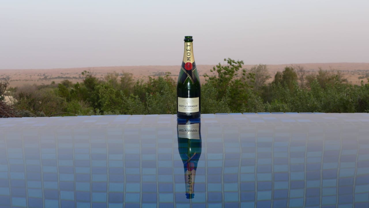 "Edel geht die Welt zugrunde..." Al Maha, A Luxury Collection Desert Resort & Spa