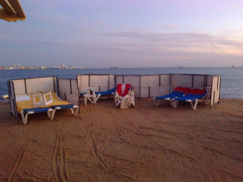 Meine Strandecke mit viel Sonne den ganzen Tag SUNRISE Holidays Resort (Adults Only)