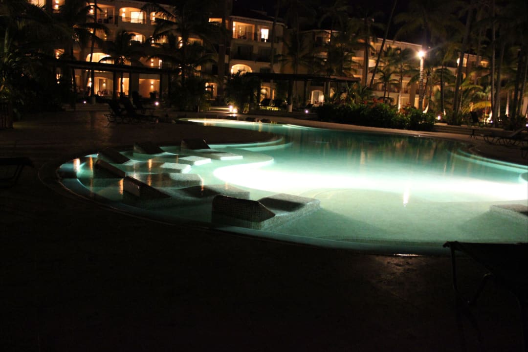 Bei Nacht Dreams Royal Beach Punta Cana