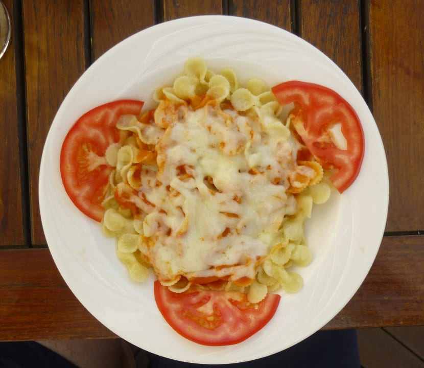 Snack an der Strandbar Alba Queen Hotel