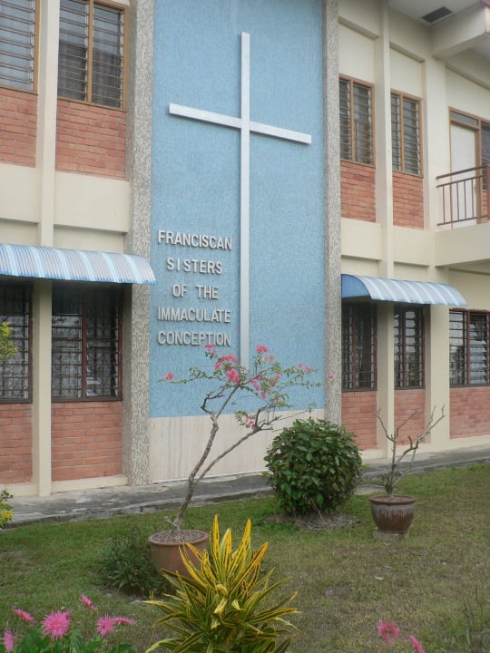 Detail am Hauptgebäude Pace Bene Retreat Centre