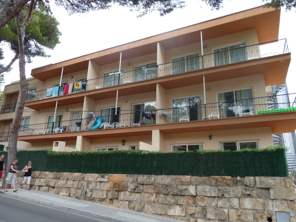 Die Strassenseite des Hotels Valentin Grand Park Suite Hotel