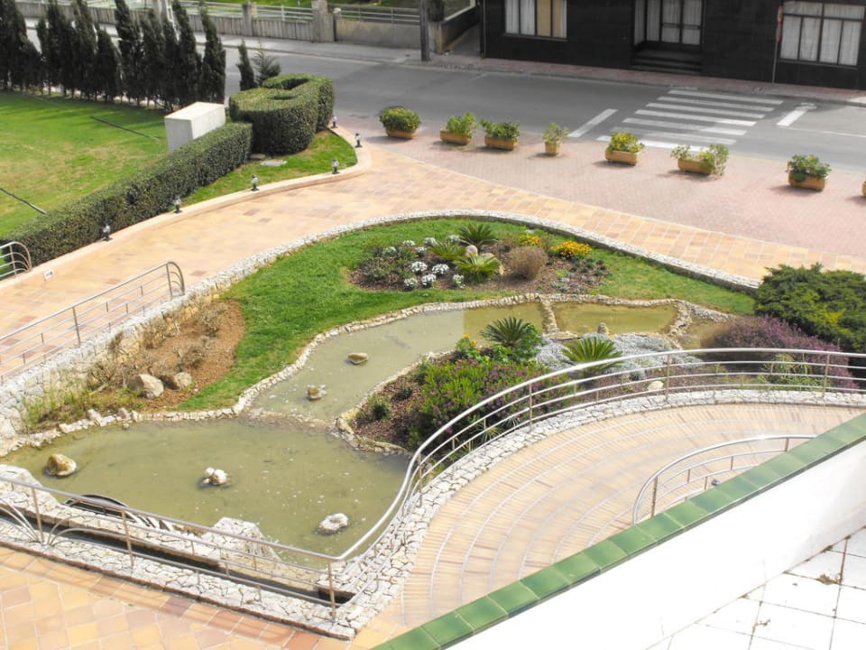 Vorplatz vor dem Eingang Hotel Mariant Park