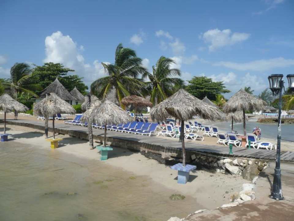 Zwei der Badebuchten Grand Muthu Club Caribbean Runaway Bay